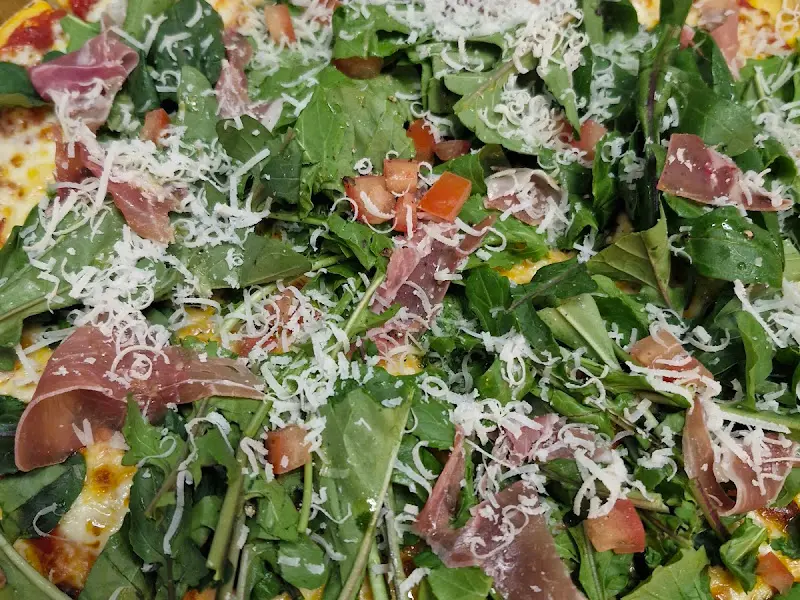 해어름 레스토랑의 피자, 루꼴라와 프로슈토가 신선하게 어우러진다.