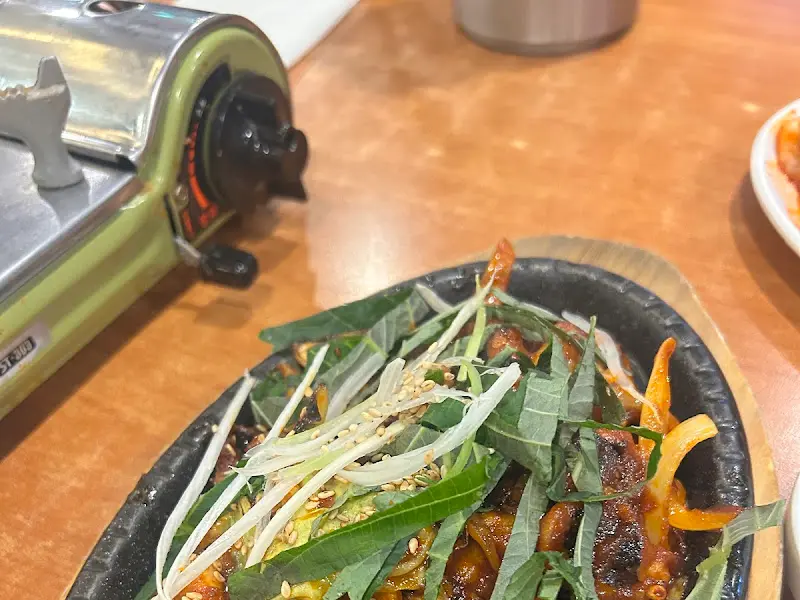 매콤한 양념이 돋보이는 쭈꾸미 볶음 클로즈업