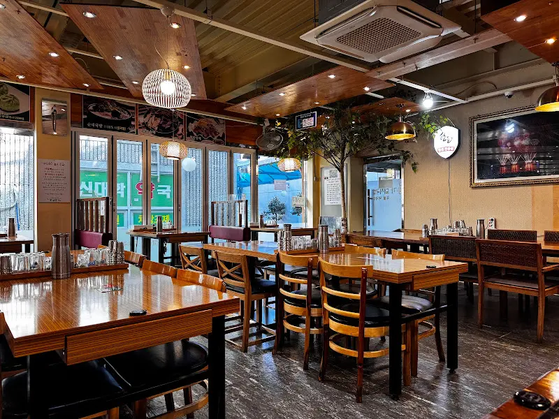 깔끔한 식당 내부