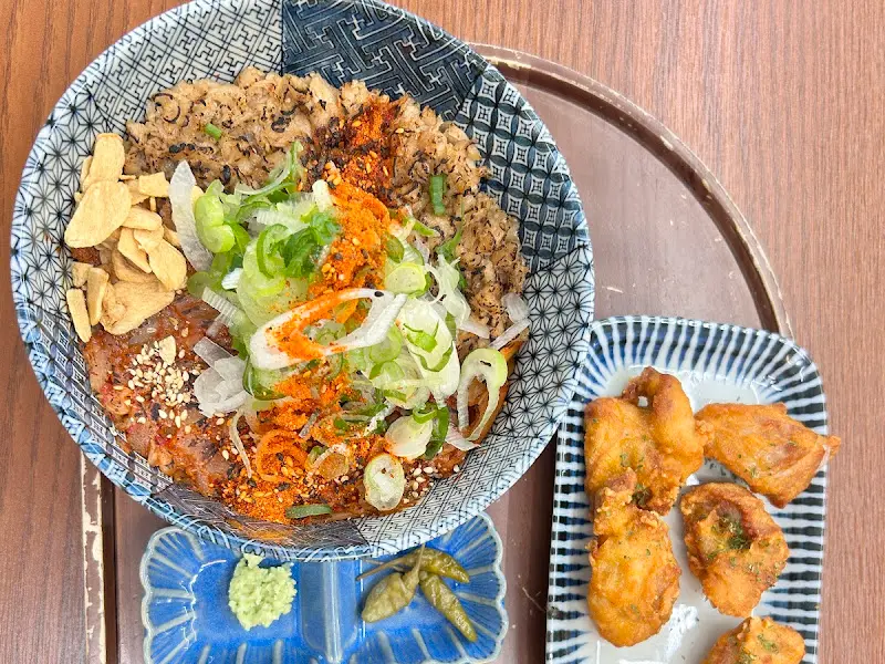 보기만 해도 군침이 도는 부타동과 가라아게