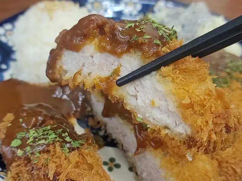 촉촉한 육즙이 살아있는 돈카츠