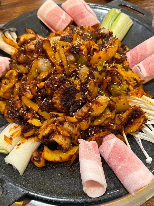 푸짐한 철판 쭈꾸미