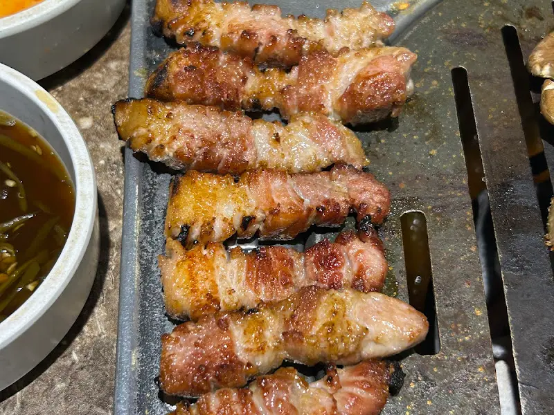 노릇하게 구워진 삼겹살