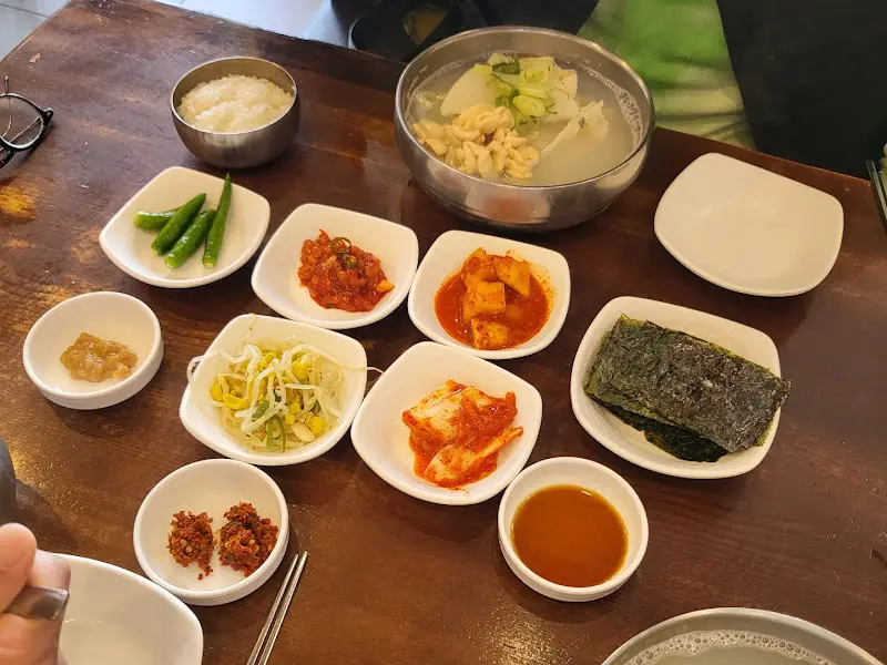 대구탕과 반찬 전체 사진
