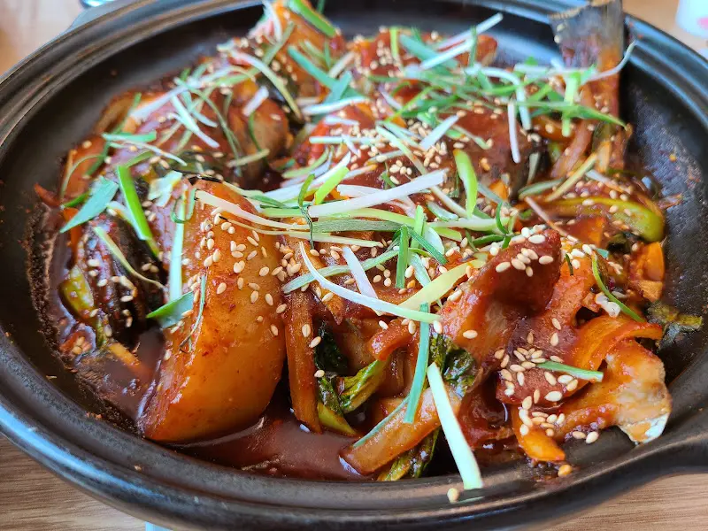 윤기가 흐르는 코다리찜의 클로즈업