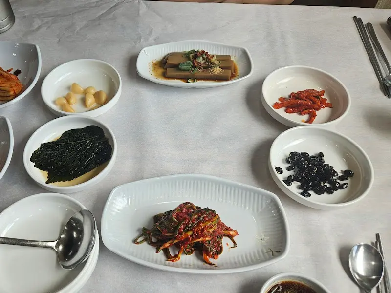 정갈하게 차려진 밑반찬