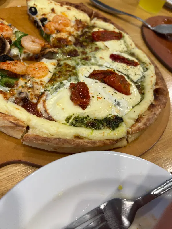 미스터피자 프리미엄 반반피자의 아름다운 비주얼