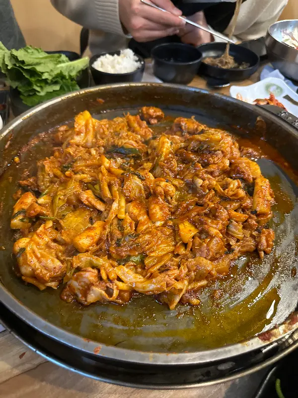 닭갈비가 익어가는 모습
