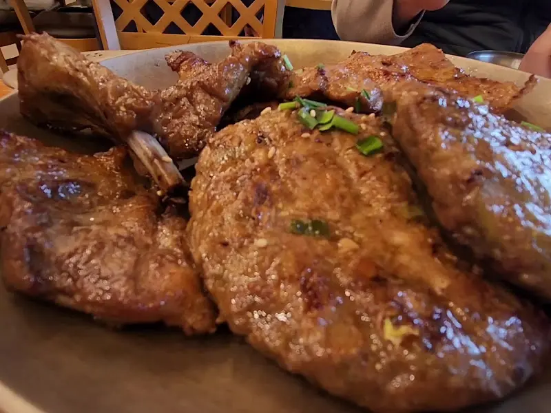 윤기가 흐르는 돼지갈비