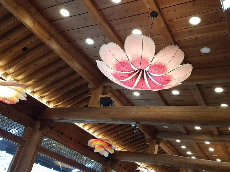 단청 내부의 한옥 인테리어