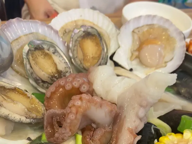 해천탕 속 가리비와 전복