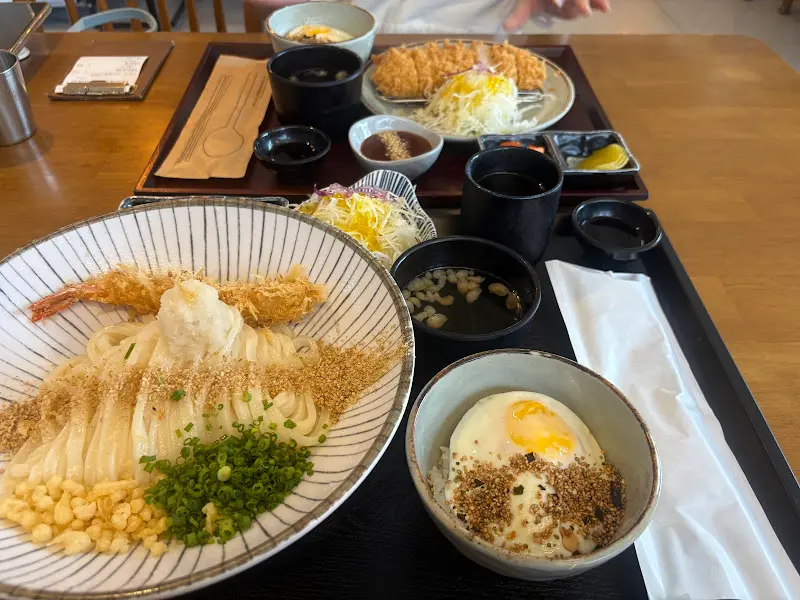 가음당의 붓가케우동과 돈까스 정식 한상차림