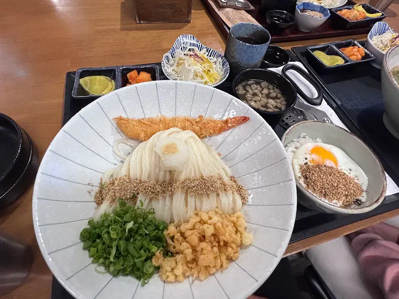 가음당 돈까스의 바삭한 튀김옷과 촉촉한 속살