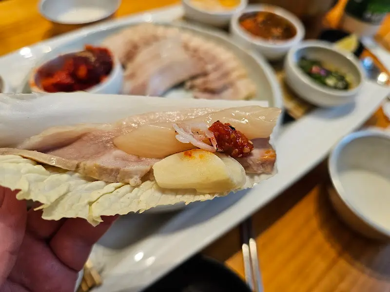 보쌈, 김, 밥, 어리굴젓의 완벽한 조화