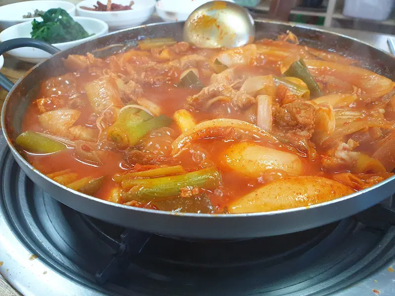 푸짐한 짜글이 한 상 차림