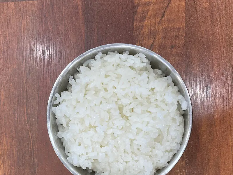 갓 지은 따뜻한 밥