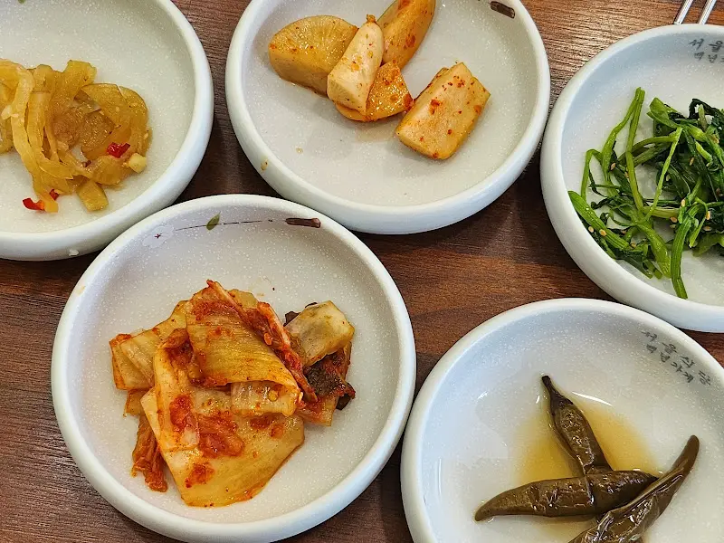 다양한 밑반찬 클로즈업