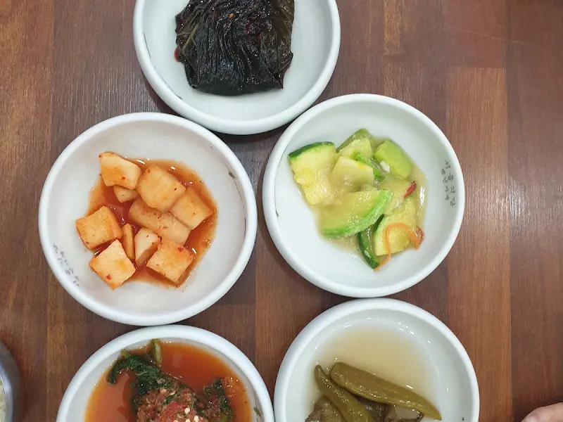 정갈한 밑반찬 한 상