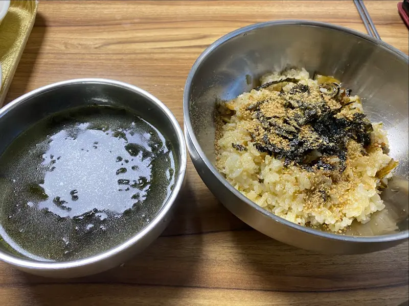 홍따밥과 오징어 내장탕 한 상 차림