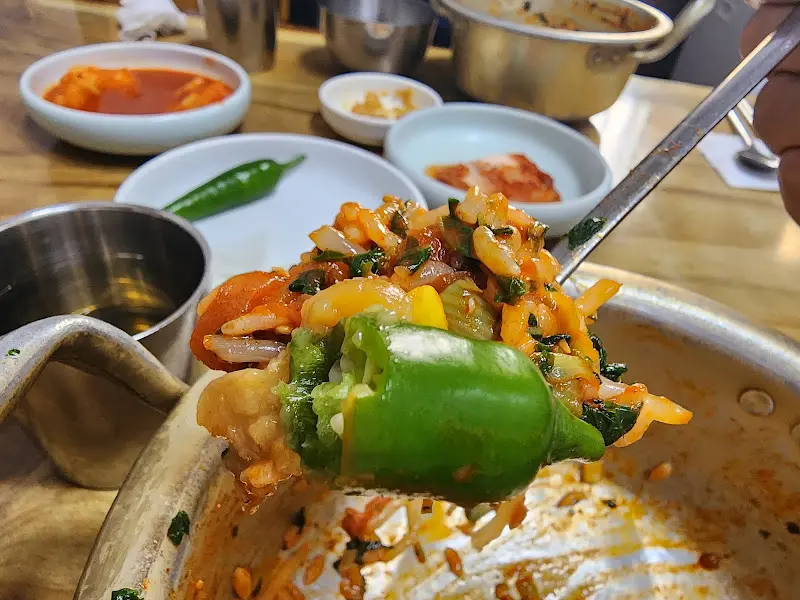 육회비빔밥 한 숟가락