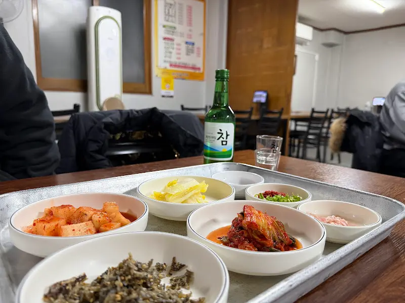 정갈하게 담긴 밑반찬