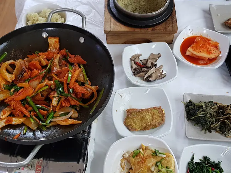 돌솥밥과 반찬