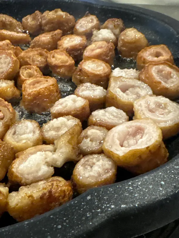 노릇노릇 맛있게 구워진 막창 클로즈업