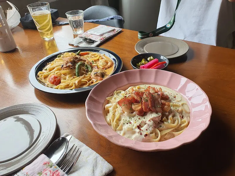 휠 치즈 파스타와 로제 파스타