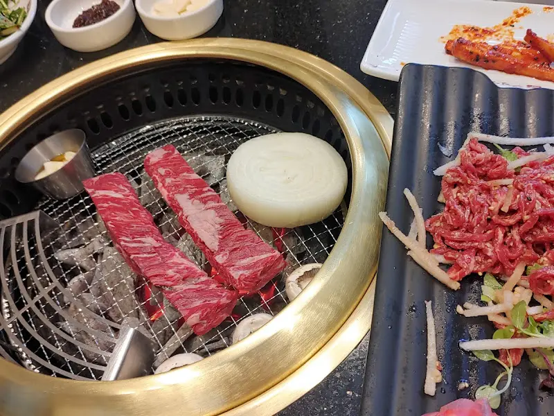 숯불 위에 구워지는 안창살