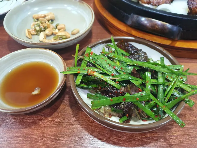 곁들임 채소와 소스