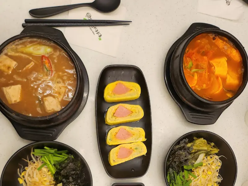 다양한 찌개와 계란말이