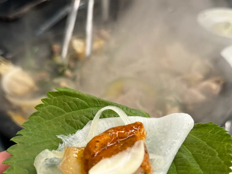 깻잎에 싸서 먹는 오리고기