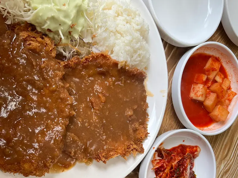 돈까스 전체 샷