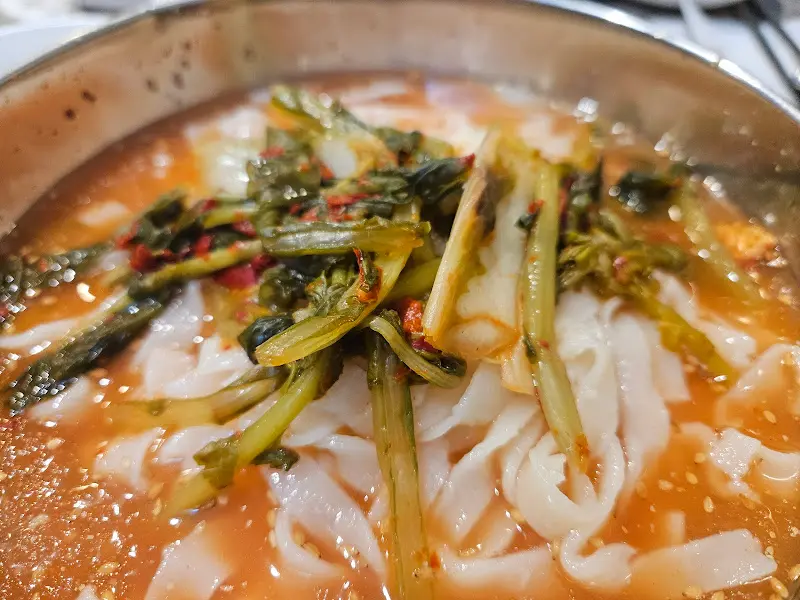 열무가 듬뿍 들어간 칼국수