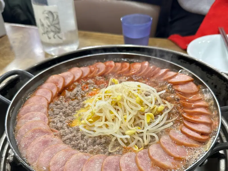 부대찌개에 소주 한 잔