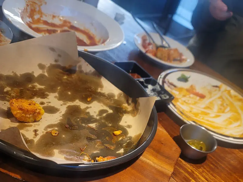 깨끗하게 비워진 접시