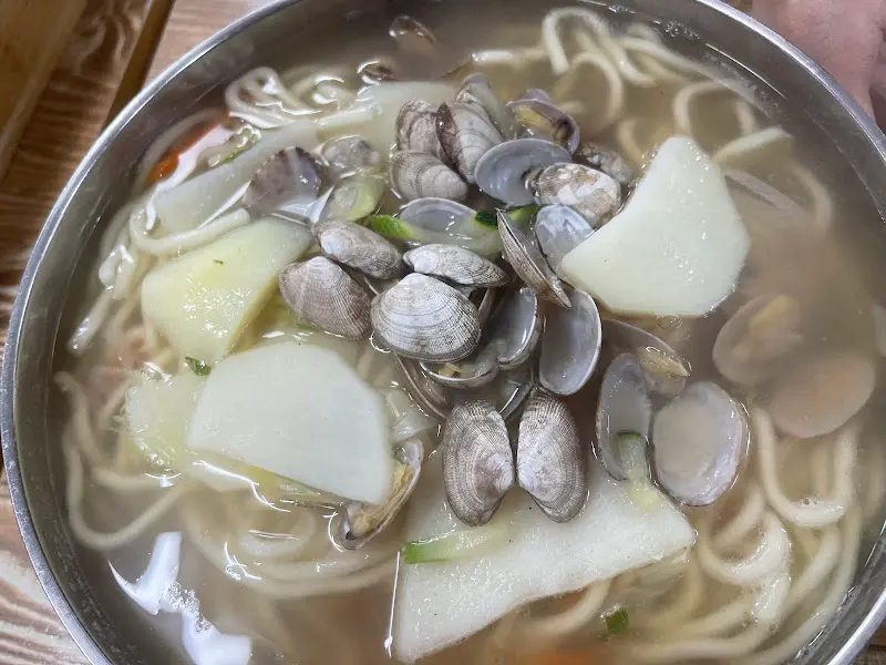 바지락 칼국수 근접 샷