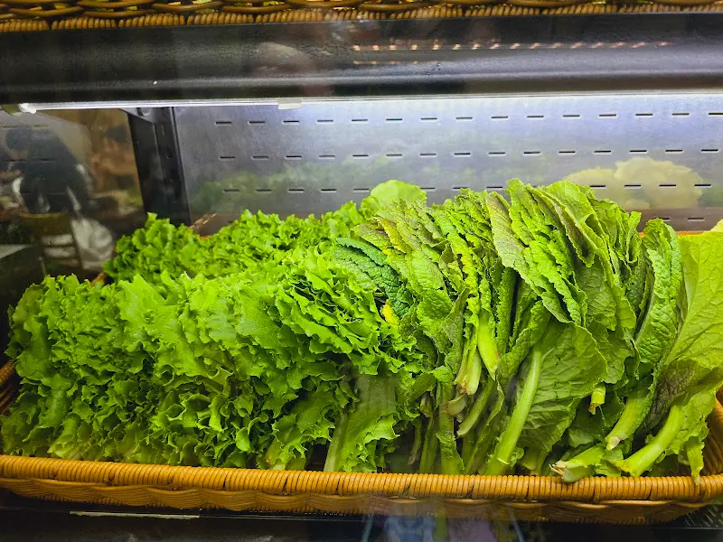 싱싱한 쌈 채소가 가득한 냉장고