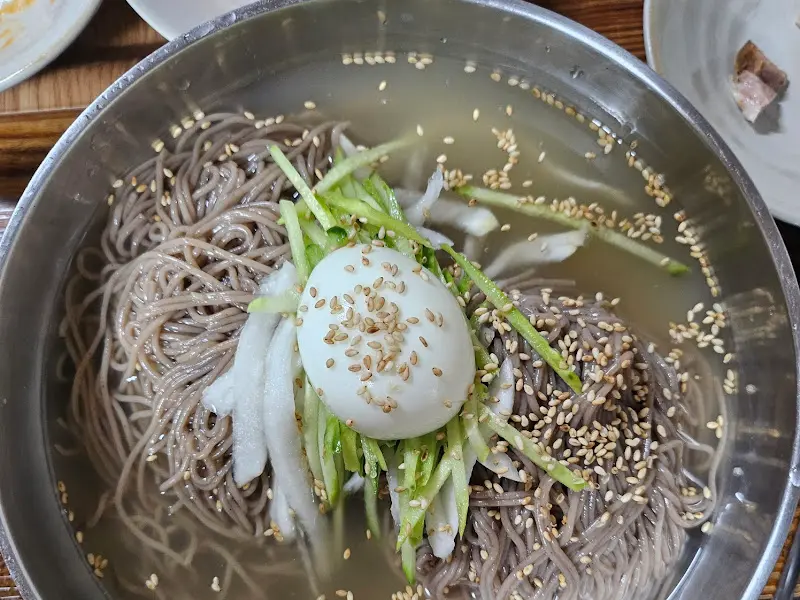 보기만 해도 시원한 물 막국수