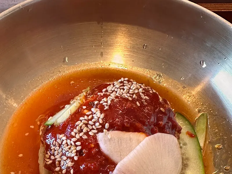 매콤한 비빔냉면
