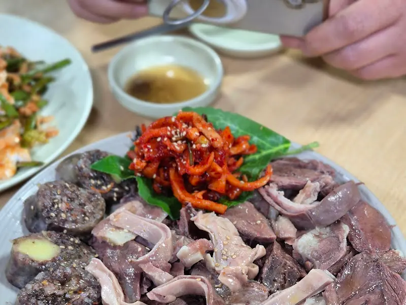 순대, 수육, 겉절이의 조화