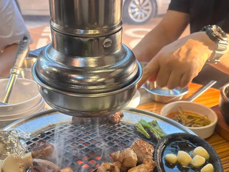 고기 굽는 직원