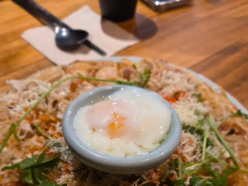 반숙 계란이 올라간 감자전