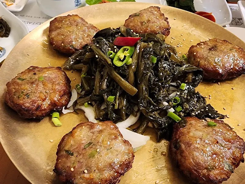 윤기가 흐르는 떡갈비