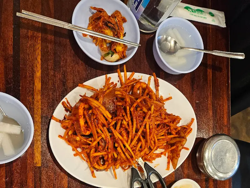 오징어보쌈 한 상 차림