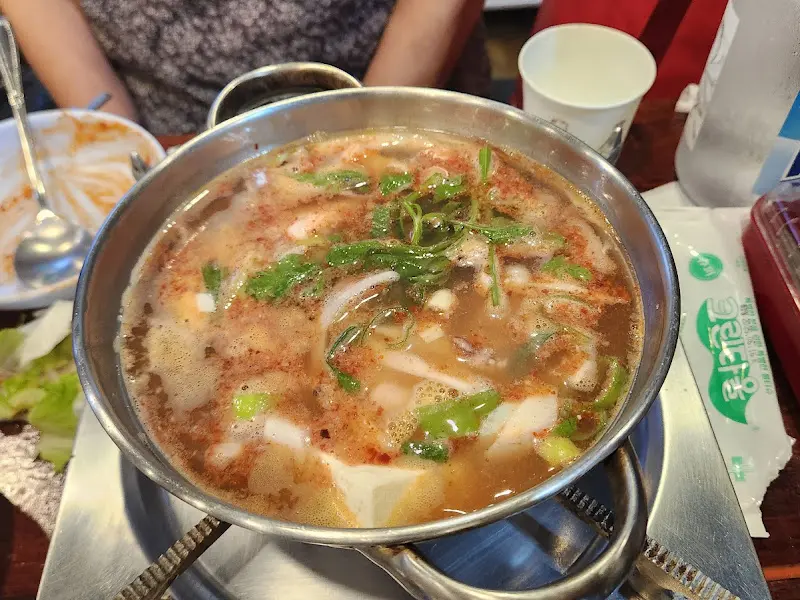 푸짐한 섞어찌개