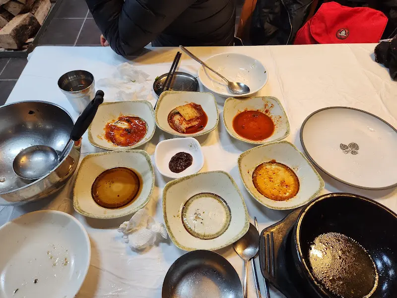 깨끗하게 비워진 그릇