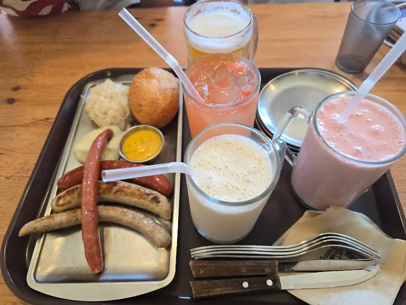 소세지 플래터와 음료