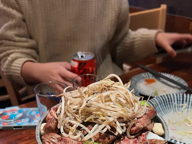 숯불 위에서 구워지는 양갈비