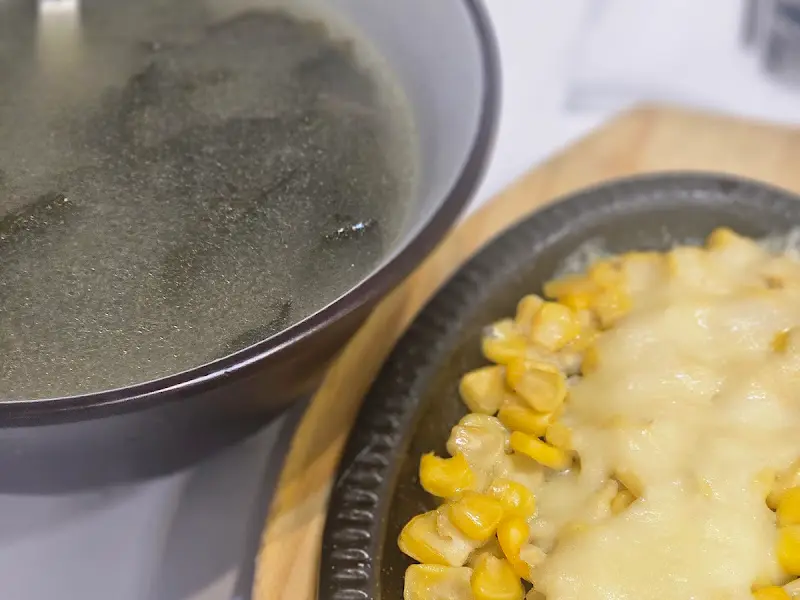 따뜻한 미역국과 콘치즈